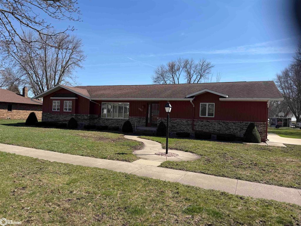 Photo of 1902 E State Street, Algona, IA 50511 (MLS # 6337145)