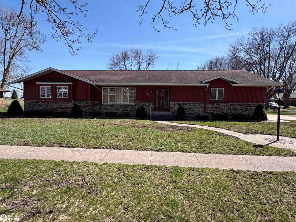 Photo of 1902 E State Street, Algona, IA 50511 (MLS # 6337145)