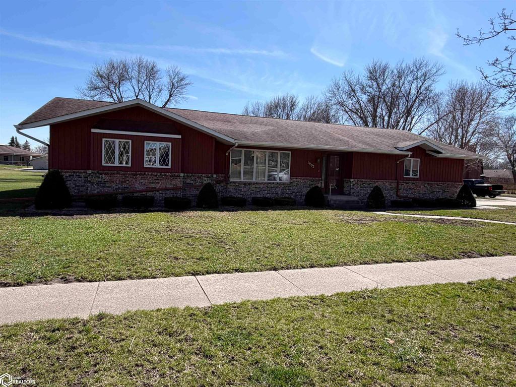 Photo of 1902 E State Street, Algona, IA 50511 (MLS # 6337145)