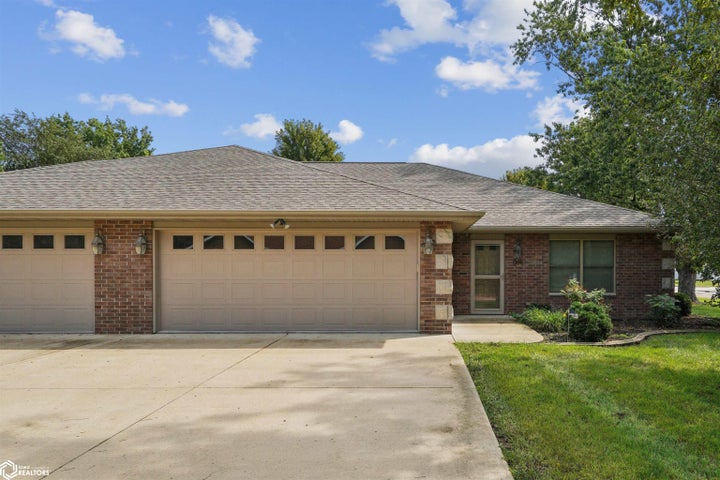 Photo 1 of 27 — 1100 Perry Street N, Mount Pleasant, IA 52641