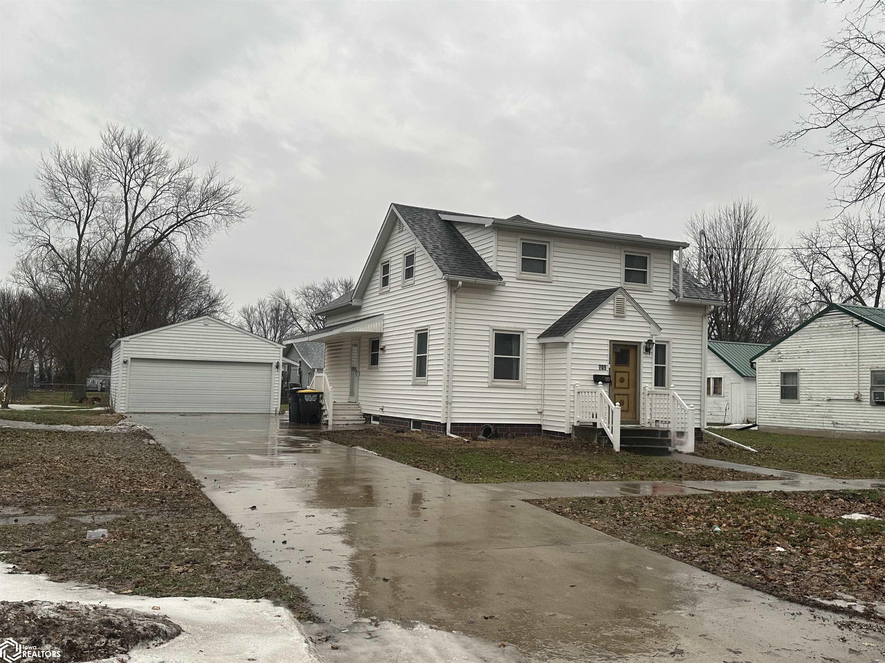 Photo 1 of 15 — 705 NW 3Rd Street, Eagle Grove, IA 50533