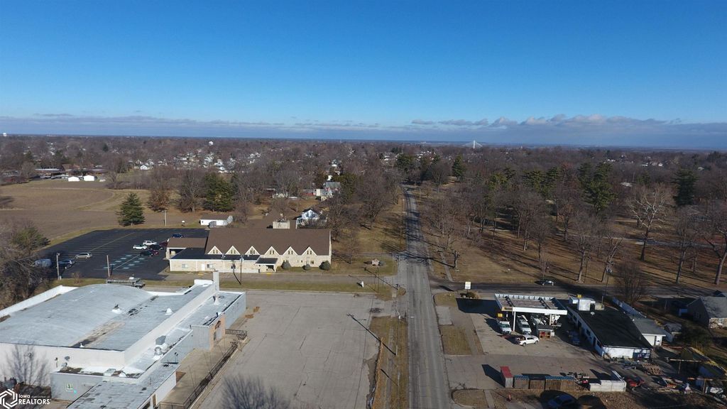 Photo of 2601 Madison Avenue, Burlington, IA 52601 (MLS # 6334008)