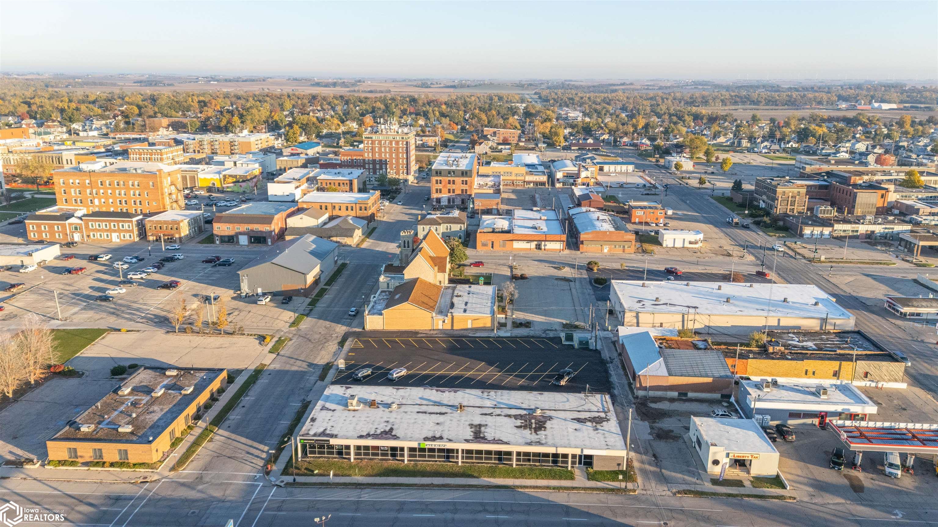 Photo 1 of 6 — 204 E Linn Street F, Marshalltown, IA 50158