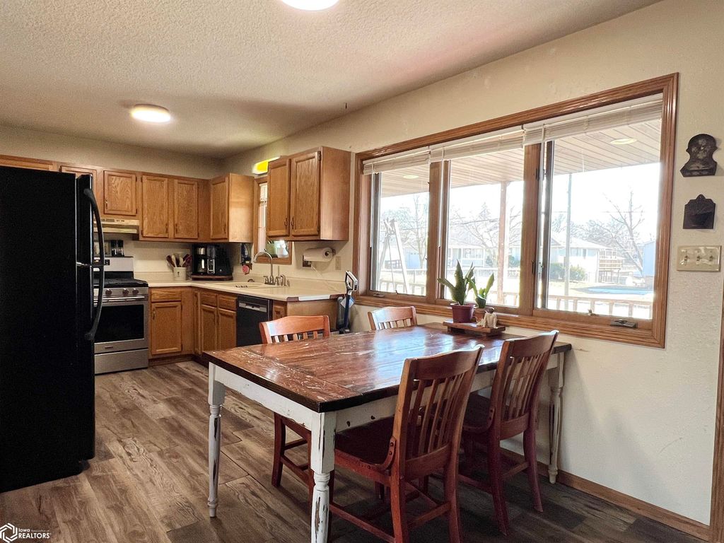 Photo of 716 S 5th Avenue E, Newton, IA 50208 (MLS # 6337613)
