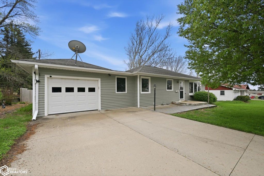 Photo of 558 6Th Street, Charter Oak, IA 51439 (MLS # 6337729)