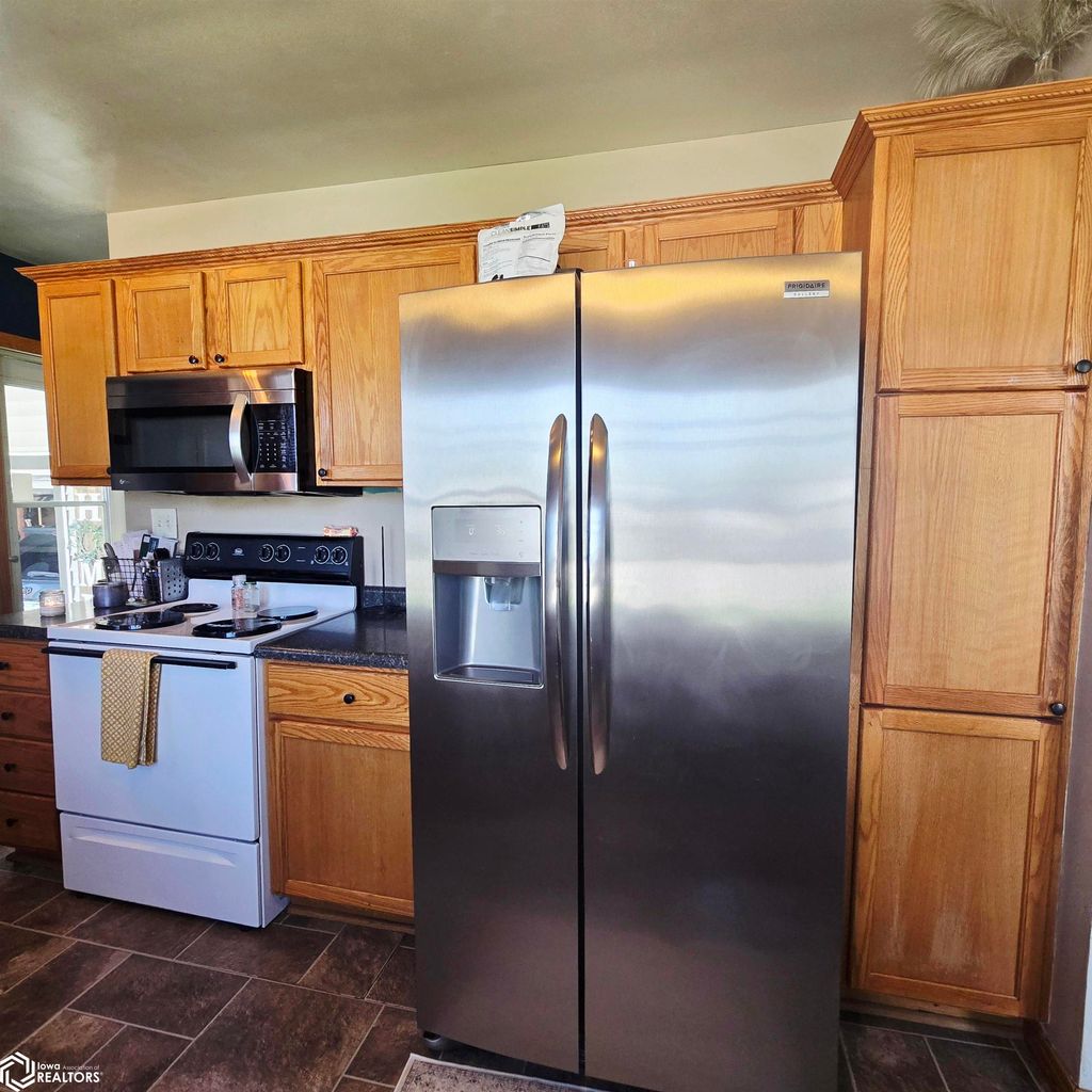 Photo of 419 S Ferry St, Ottumwa, IA 52501 (MLS # 6337481)