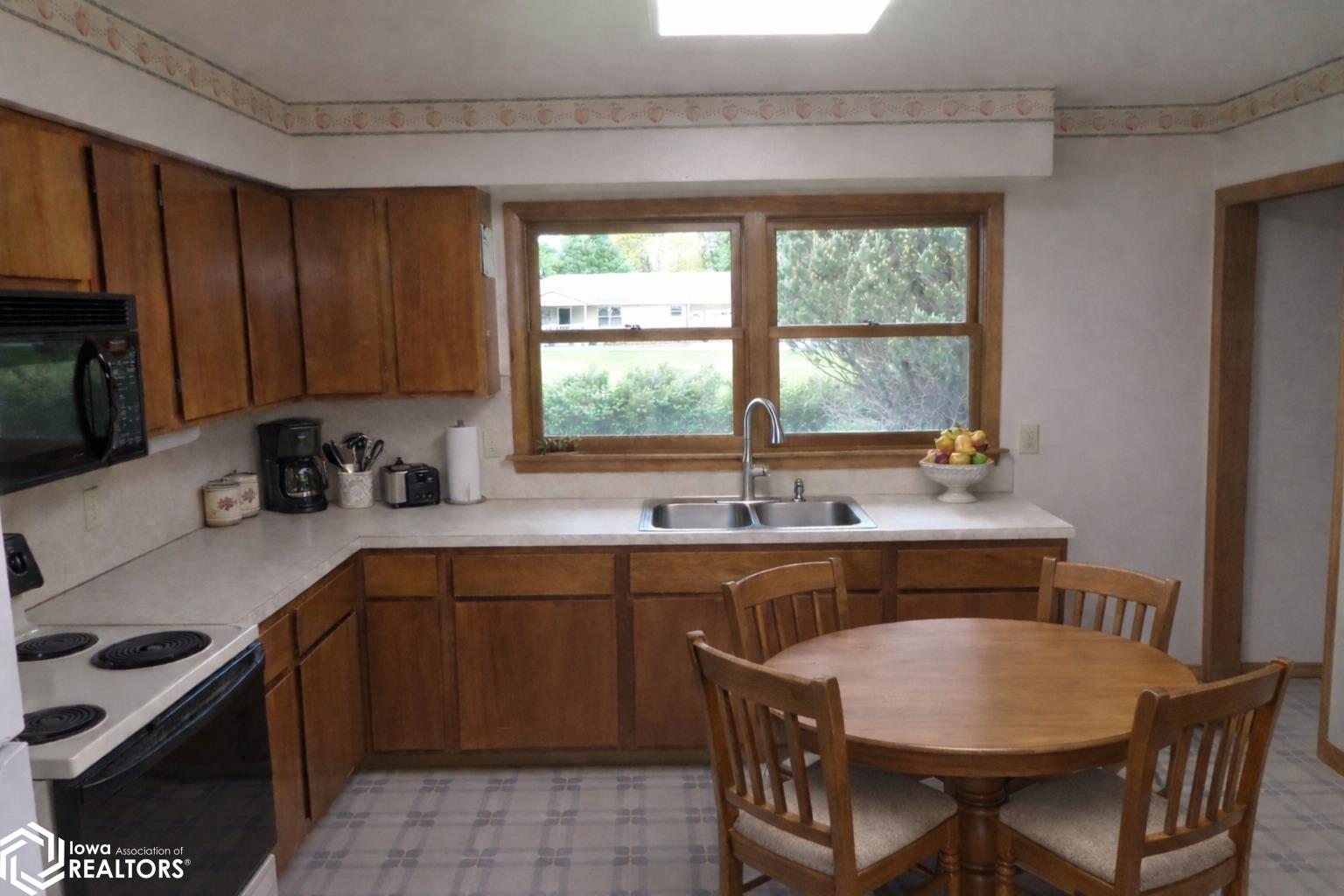 1215 190Th Street - Photo 3