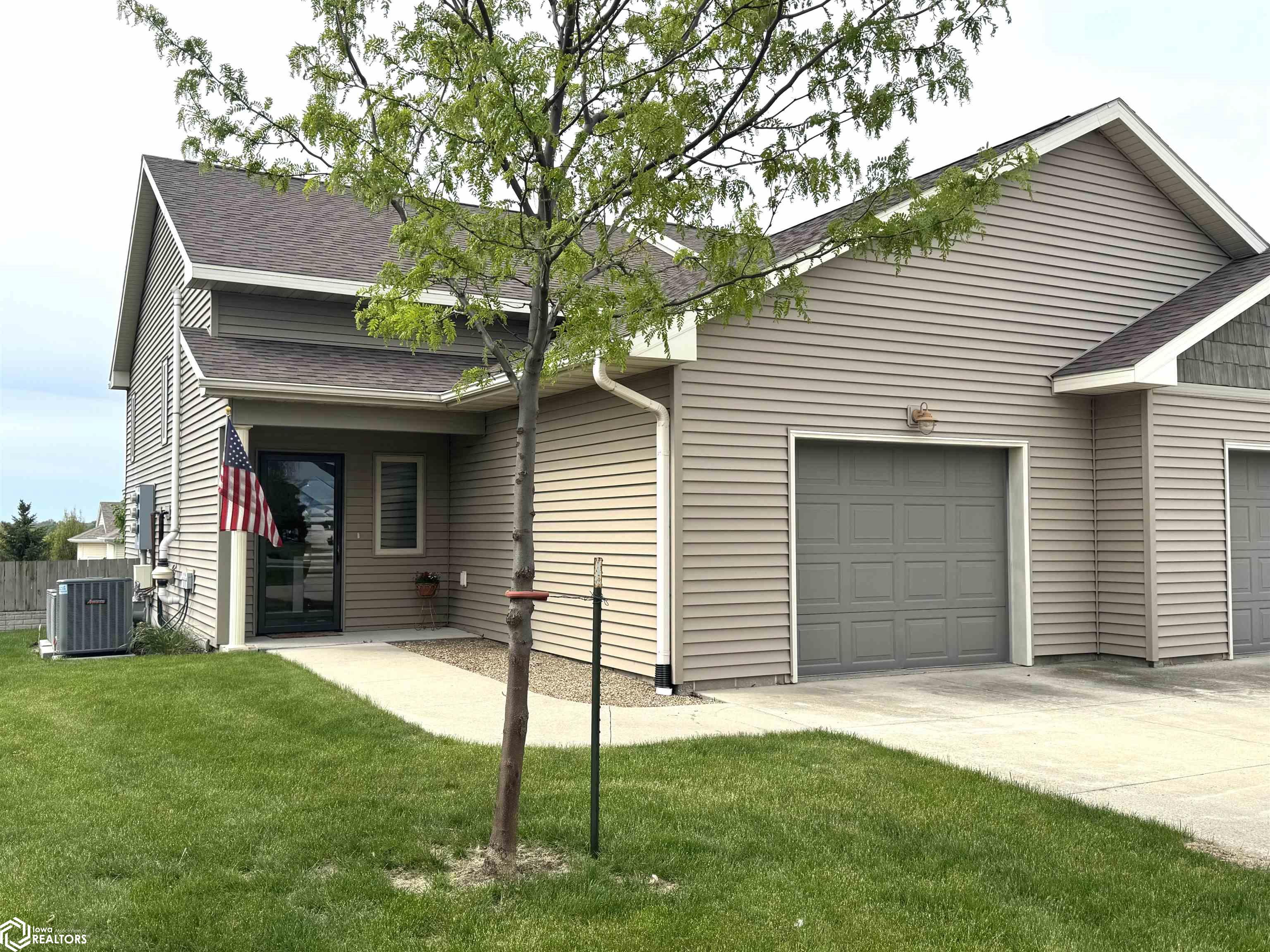Photo 1 of 29 — 1201 Country Club Drive 9, Creston, IA 50801