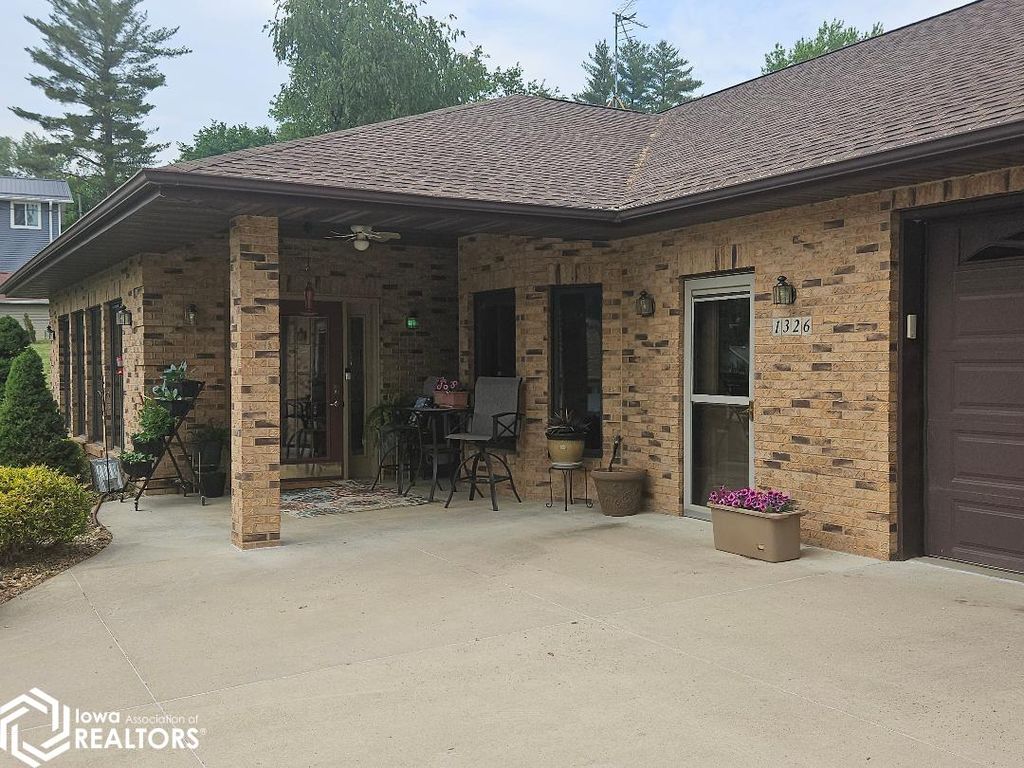 Photo of 1326 Lakeshore Drive Dr, Brooklyn, IA 52211 (MLS # 6337195)