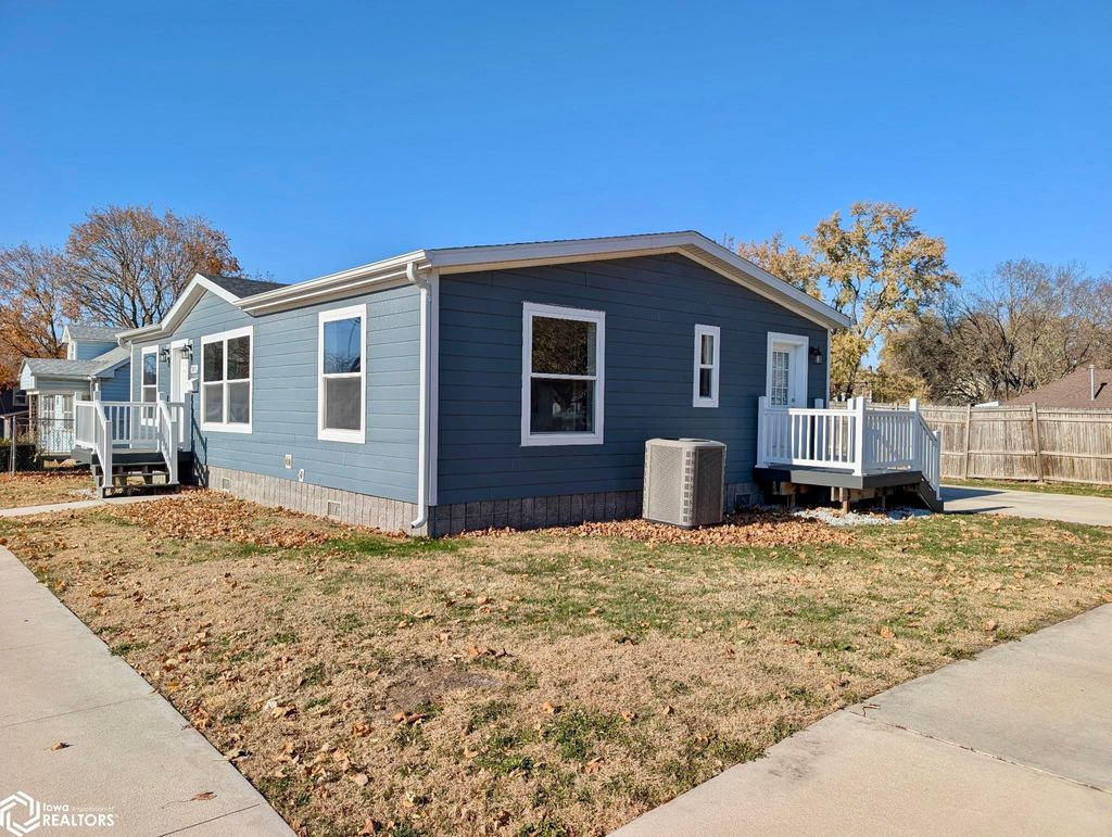 Photo of 301 W Henry Street, Mount Pleasant, IA 52641 (MLS # 6333836)