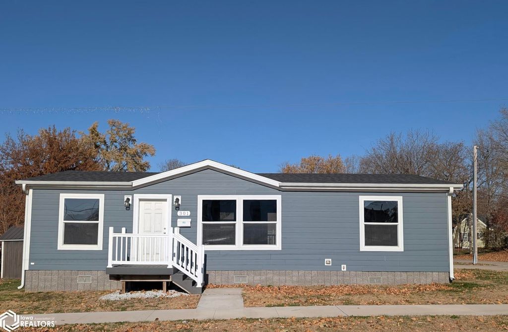 Photo of 301 W Henry Street, Mount Pleasant, IA 52641 (MLS # 6333836)