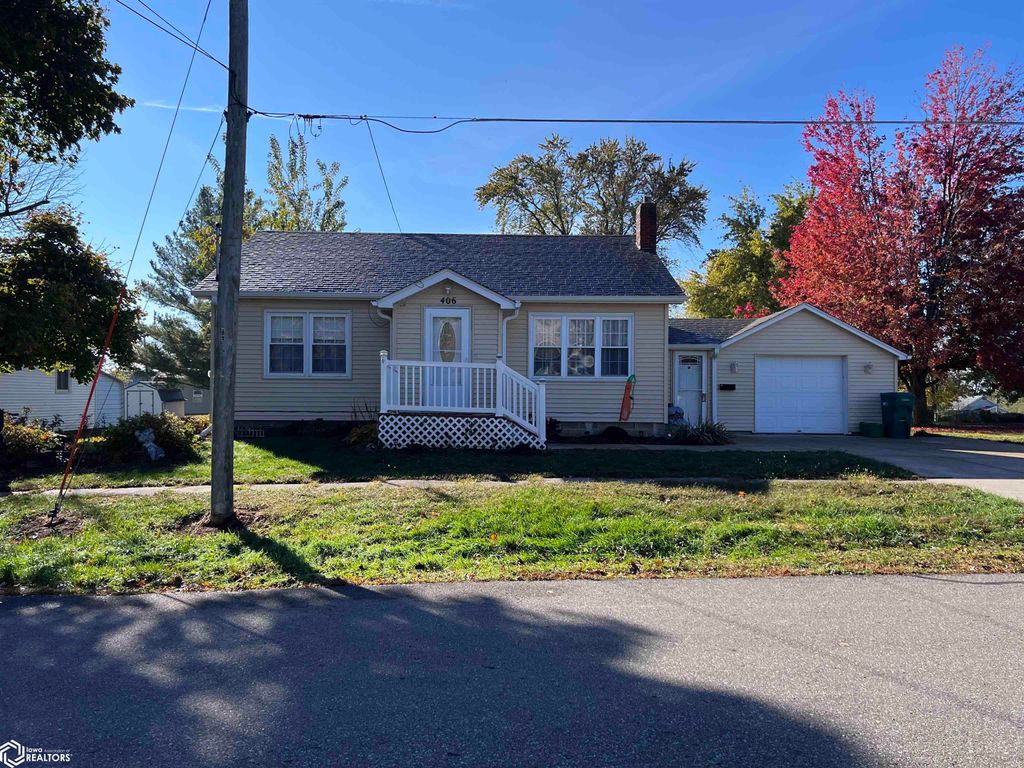 Photo of 406 E Chestnut Street, Bloomfield, IA 52537 (MLS # 6333391)