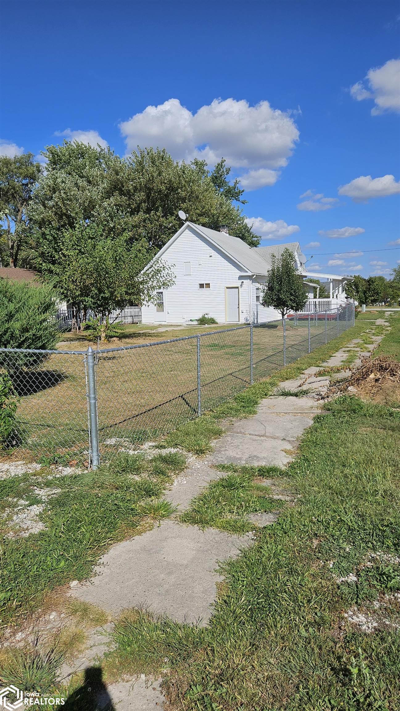 207 E 2Nd Street