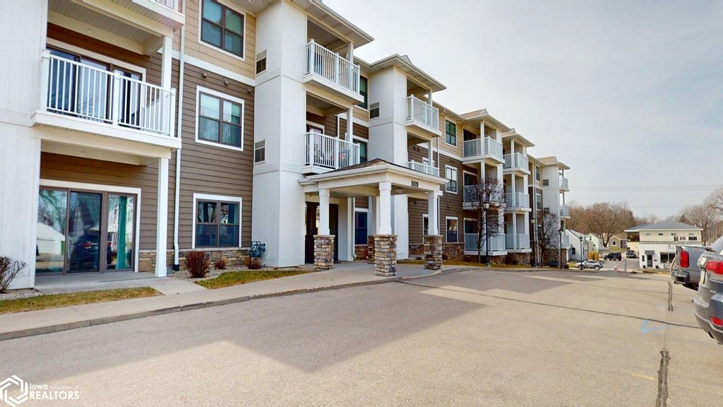 Photo of 809 7th Ave N #211 Ave, Clear Lake, IA 50428 (MLS # 6337691)