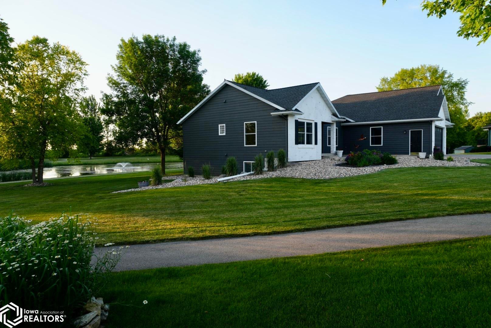 1611 Willow Place
