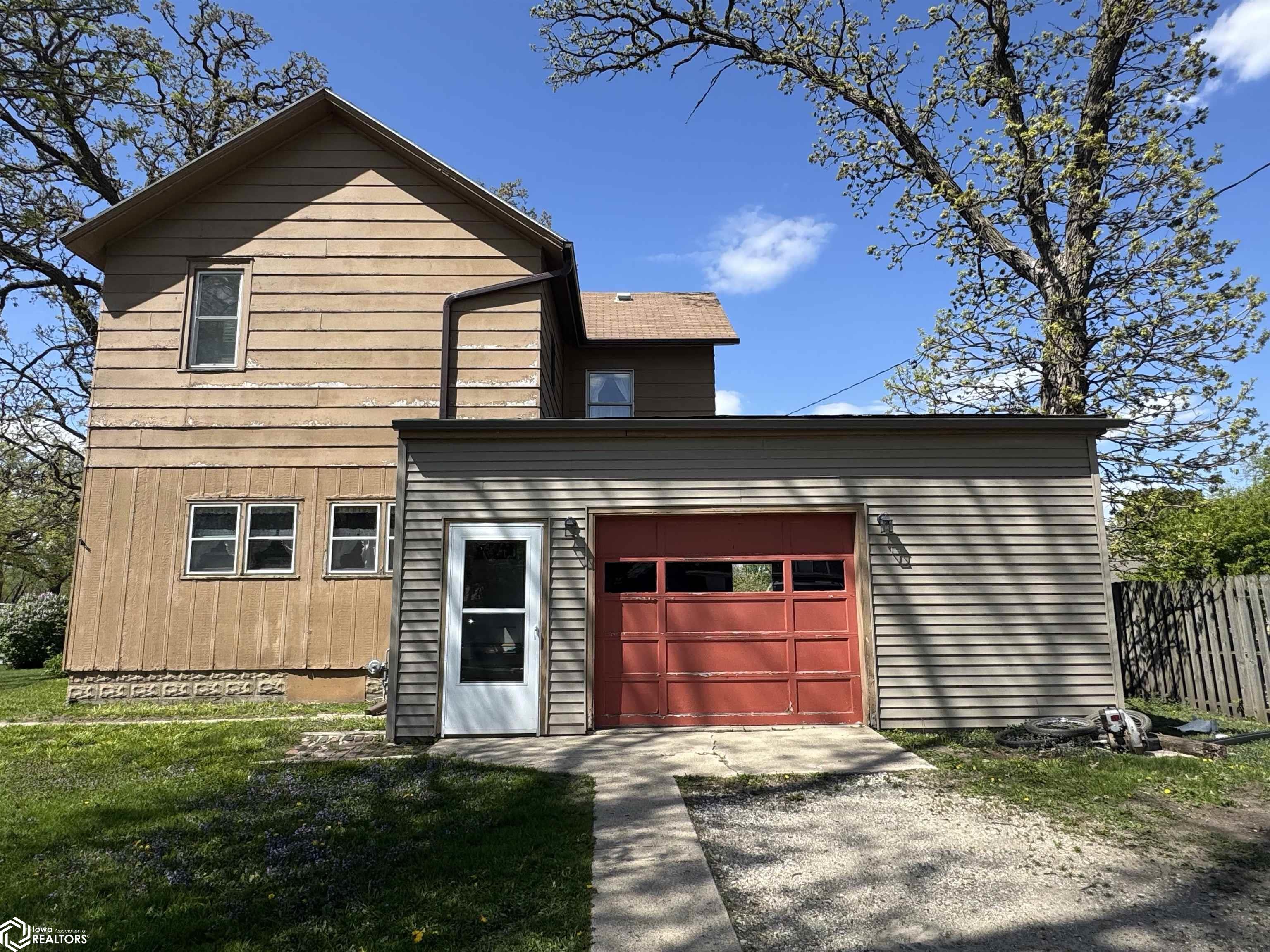 423 N Shore Drive