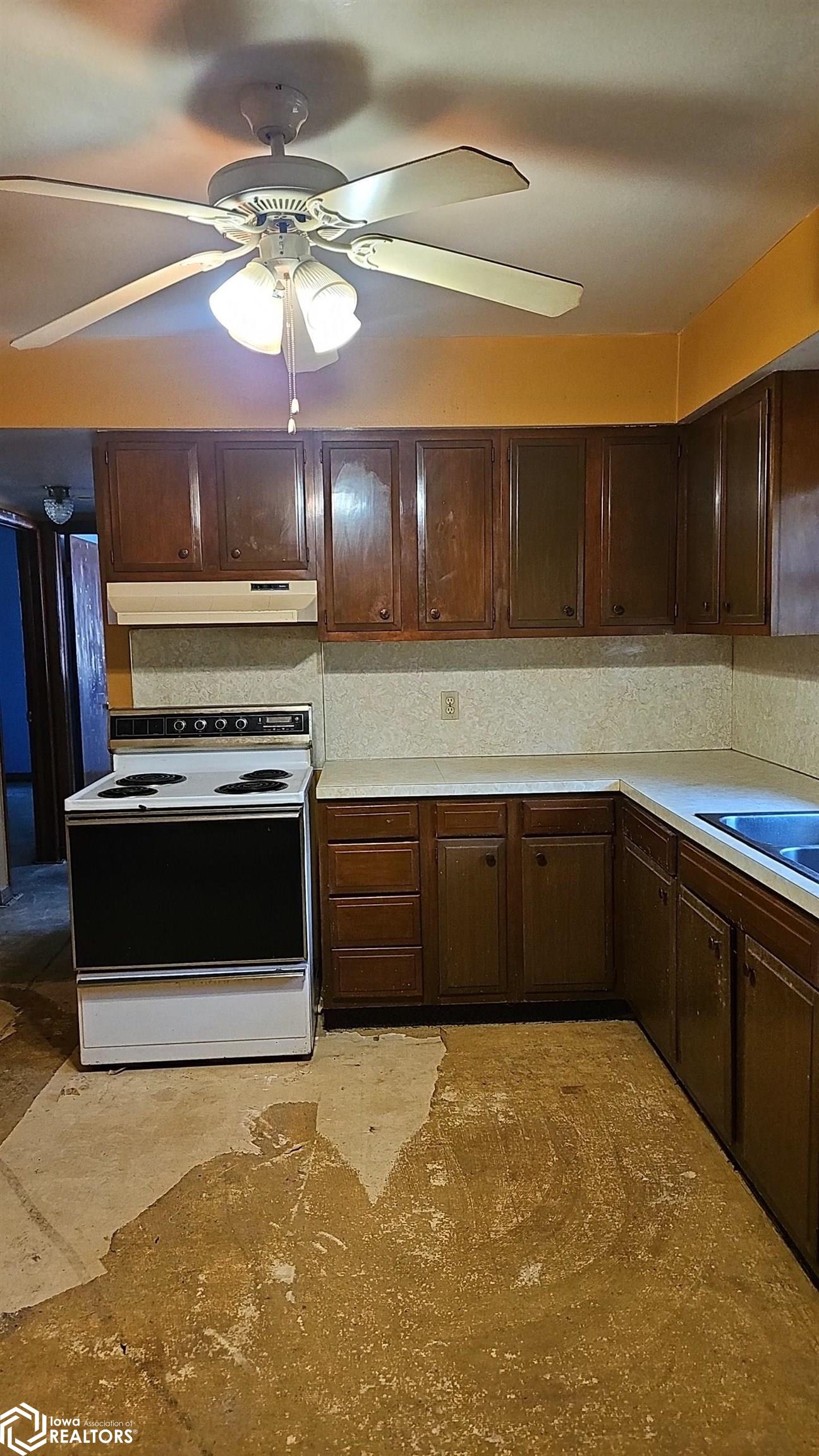 514 W College Street - Photo 2