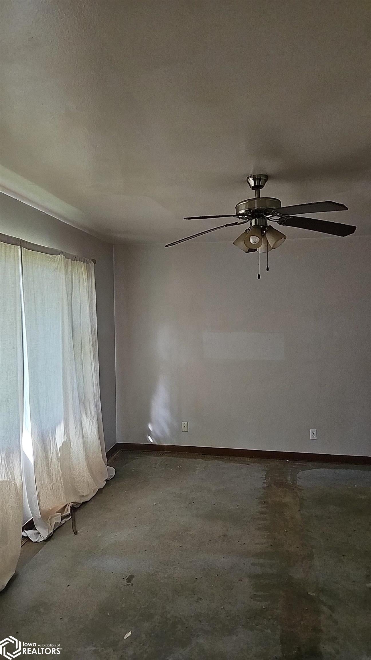 514 W College Street - Photo 4