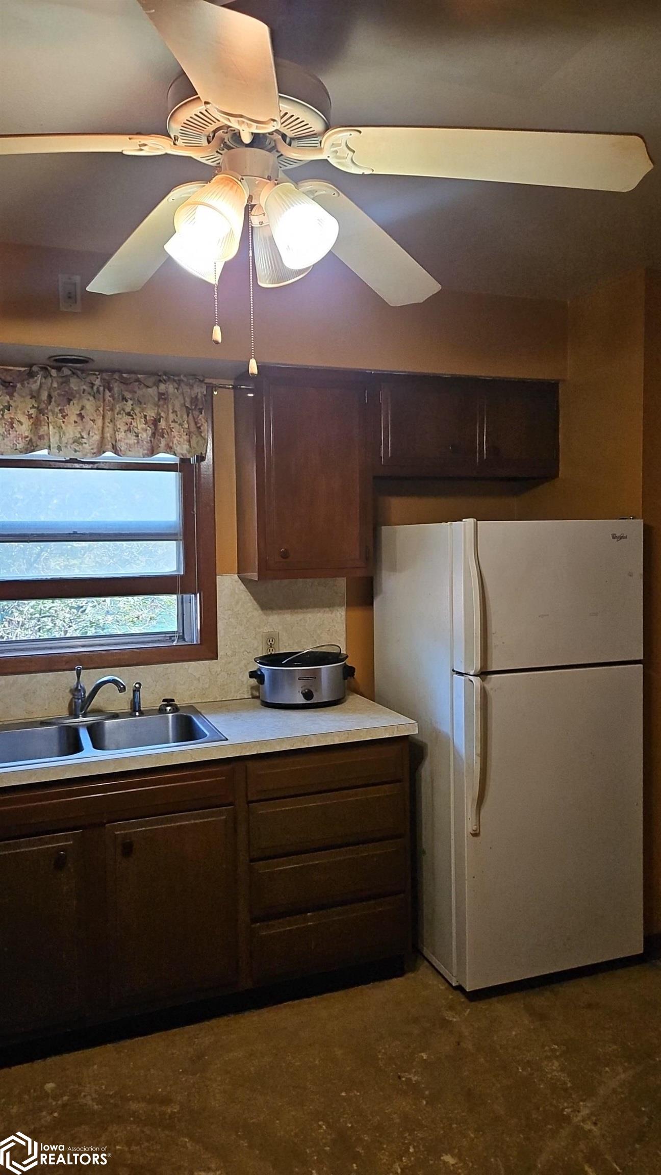 514 W College Street - Photo 3