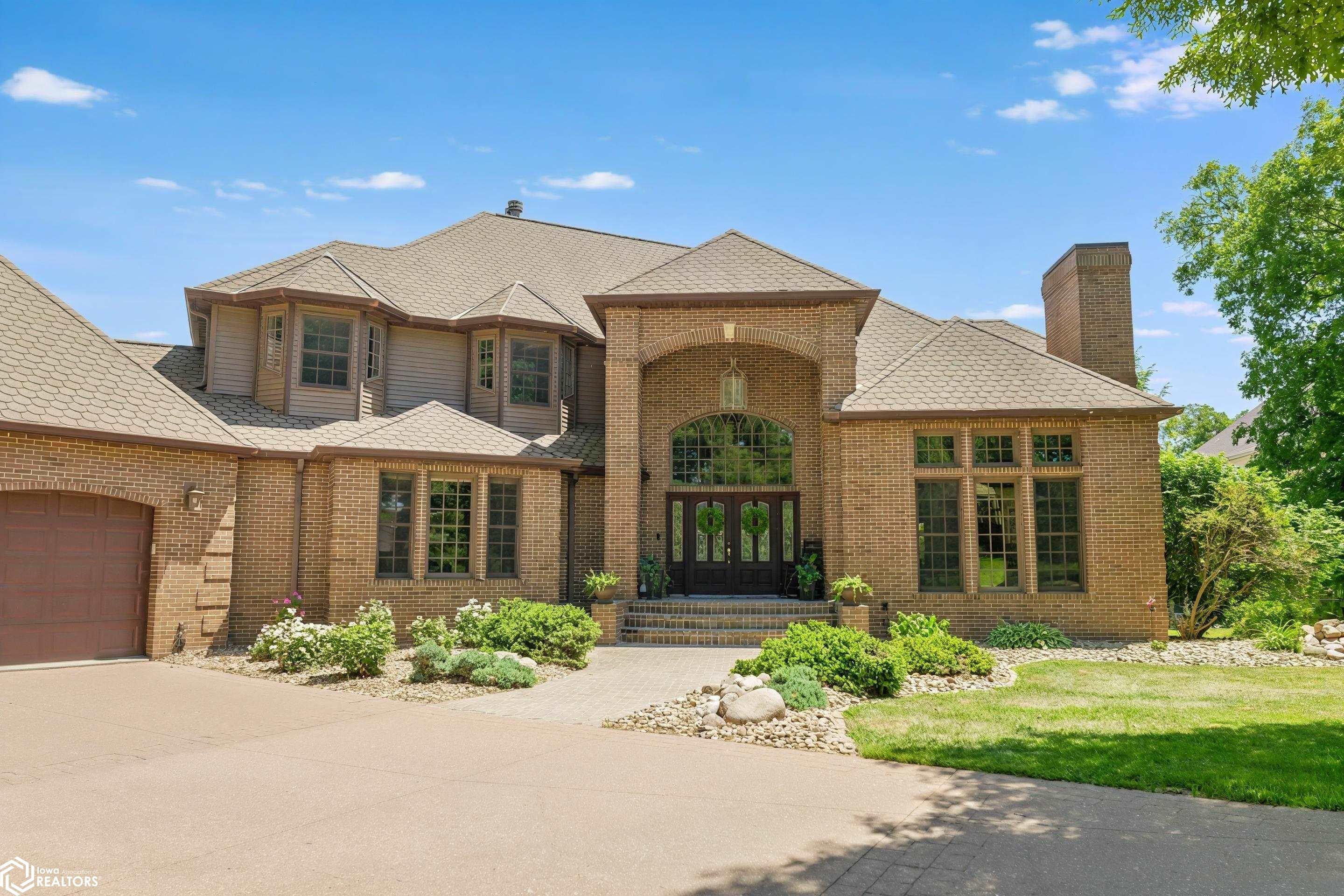 5624 Clubhouse Drive