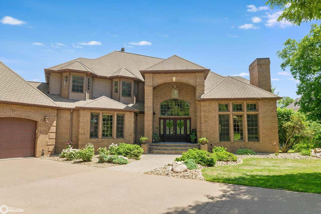 Photo of 5624 Clubhouse Drive, Burlington, IA 52601 (MLS # 6339317)