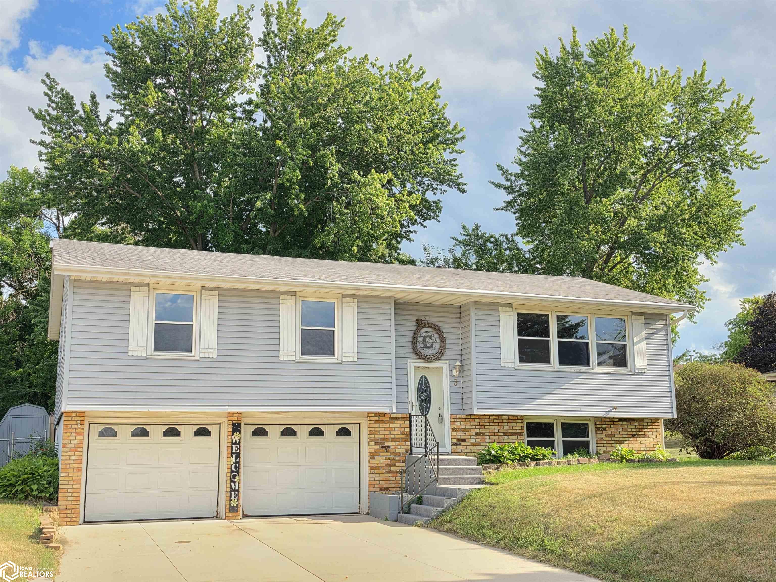 Photo 1 of 28 — 3 Mississippi Circle, Mason City, IA 50401