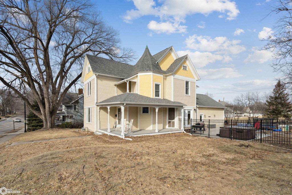 Photo of 511 E Washington Street, Mount Pleasant, IA 52641 (MLS # 6335351)