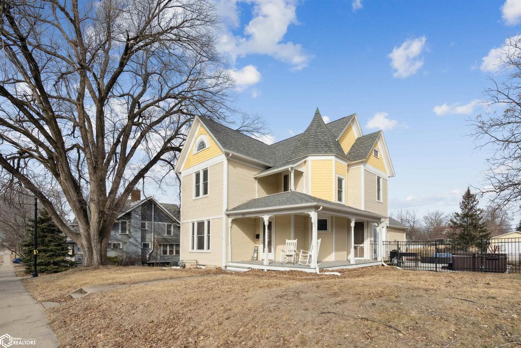 Photo of 511 E Washington Street, Mount Pleasant, IA 52641 (MLS # 6335351)