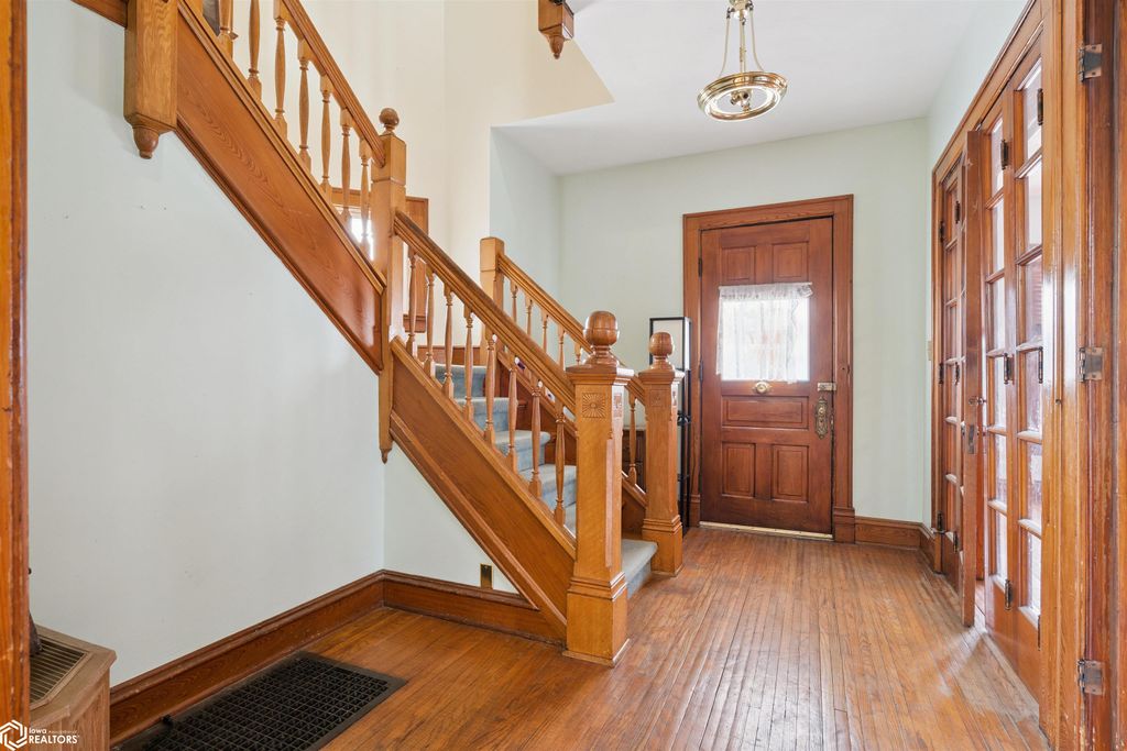 Photo of 511 E Washington Street, Mount Pleasant, IA 52641 (MLS # 6335351)