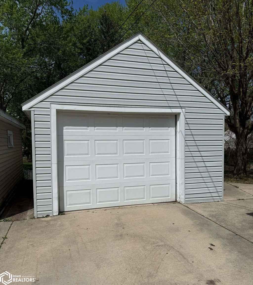 Photo of 930 16th St. St NE, Mason City, IA 50401 (MLS # 6337728)