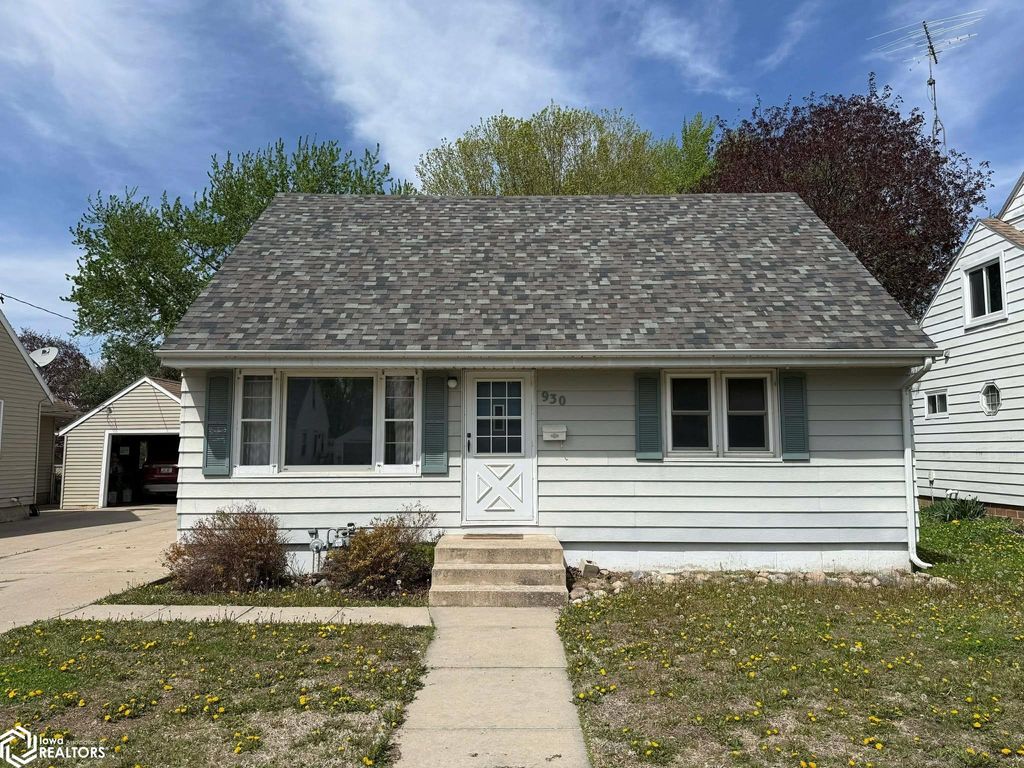 Photo of 930 16th St. St NE, Mason City, IA 50401 (MLS # 6337728)