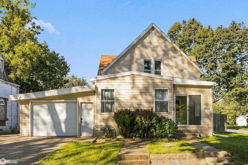 Photo of 1001 S Leebrick ST, Burlington, IA 52601 (MLS # 6343462)