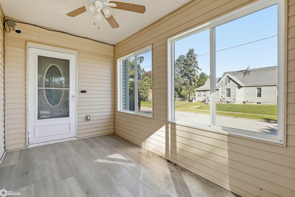 Photo of 1001 S Leebrick ST, Burlington, IA 52601 (MLS # 6343462)