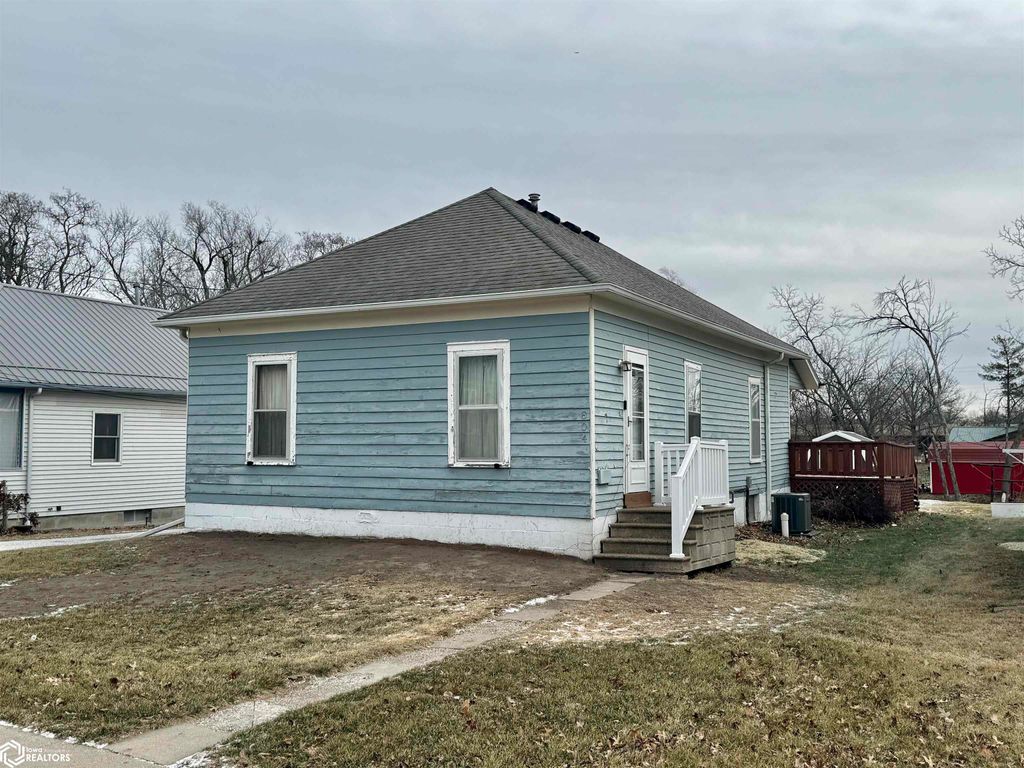 Photo of 804 N 13Th Street, Chariton, IA 50049 (MLS # 6334999)