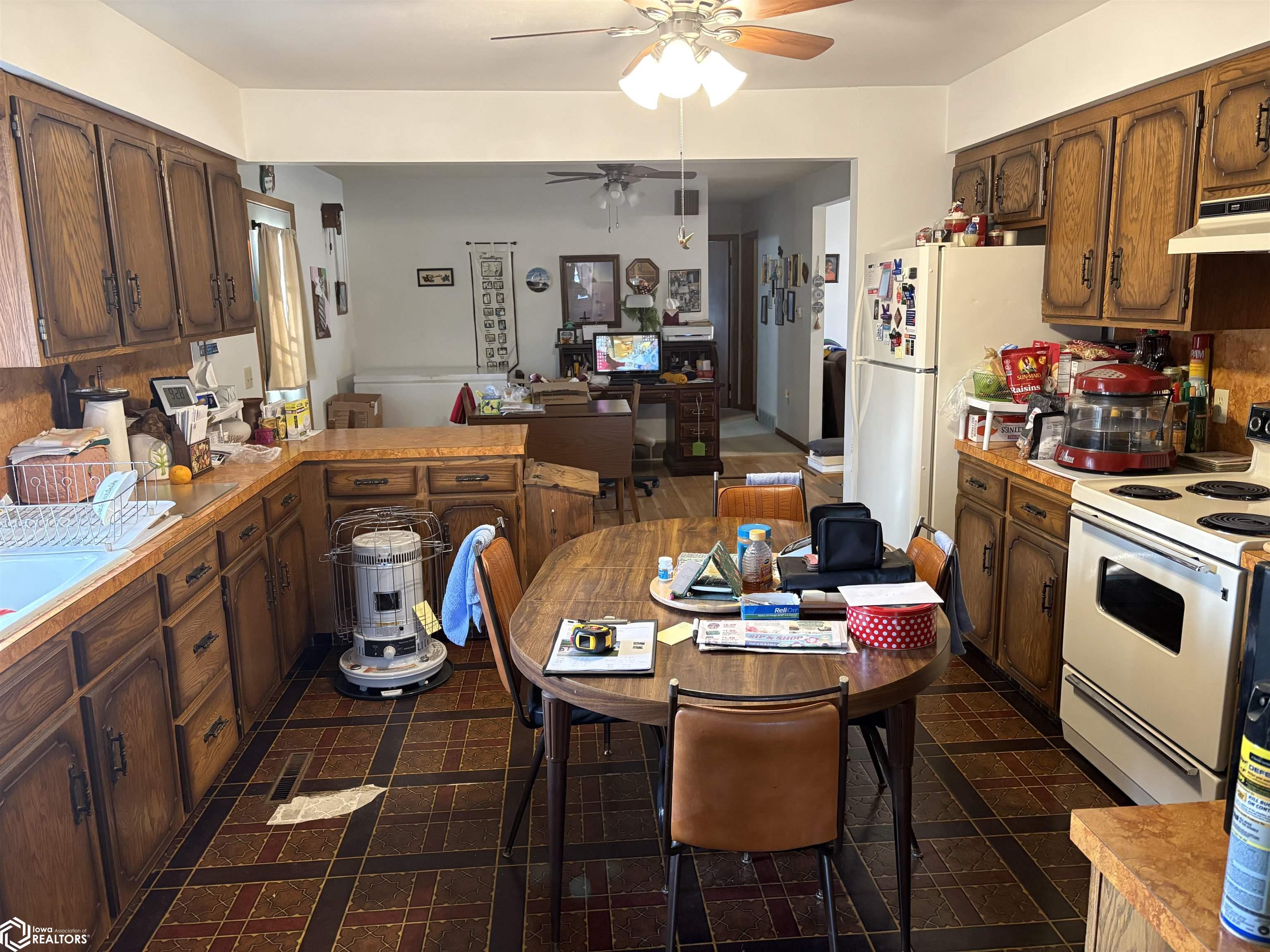401 Lease St - Photo 2