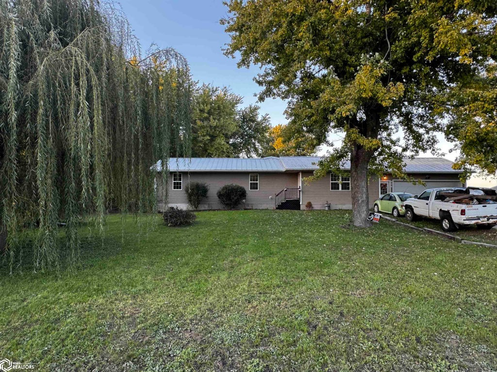 Photo of 103 E River Road Rd, Oakville, IA 52646 (MLS # 6343497)