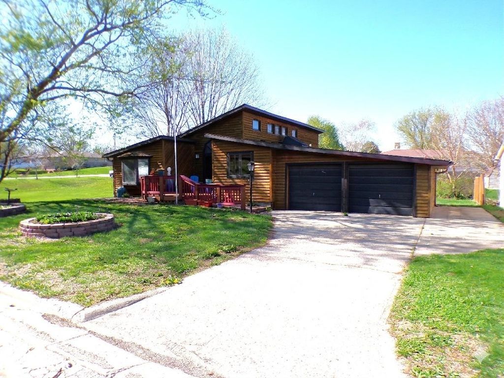 Photo of 107 4th Street NE, State Center, IA 50247 (MLS # 6337578)