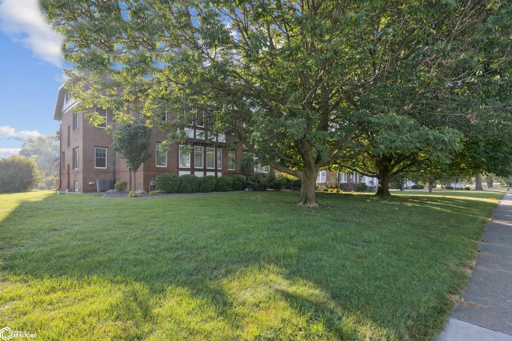 Photo of 412 N Broadway St. St, Mount Pleasant, IA 52641 (MLS # 6331575)