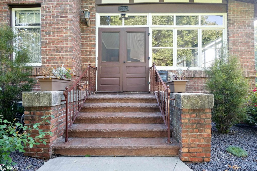 Photo of 412 N Broadway St. St, Mount Pleasant, IA 52641 (MLS # 6331575)