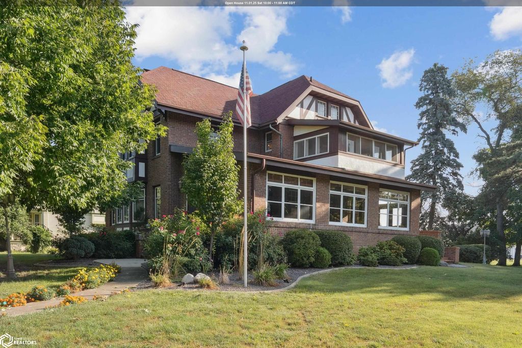 Photo of 412 N Broadway St. St, Mount Pleasant, IA 52641 (MLS # 6331575)