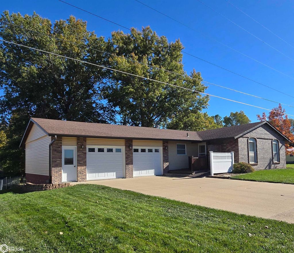Photo of 2226 Lynndale Road, Oskaloosa, IA 52577 (MLS # 6333399)