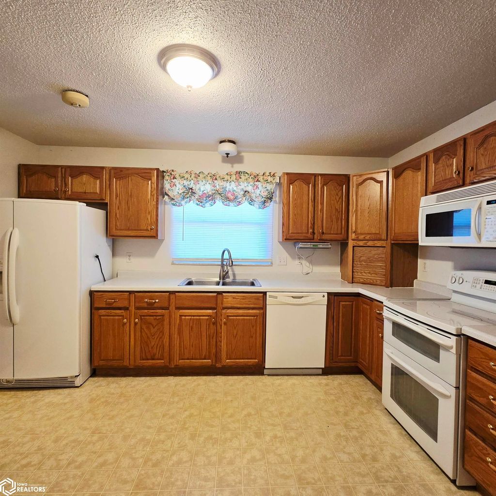 Photo of 2226 Lynndale Road, Oskaloosa, IA 52577 (MLS # 6333399)