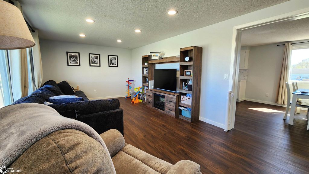 Photo of 2117 S Mckinley Avenue, Mason City, IA 50401 (MLS # 6337477)