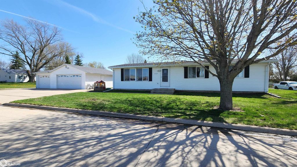 Photo of 2117 S Mckinley Avenue, Mason City, IA 50401 (MLS # 6337477)