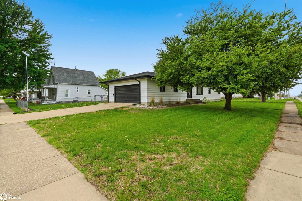 Photo of 101 Spring Street, West Burlington, IA 52655 (MLS # 6337700)