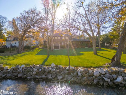 125 N Crescent Drive Mason City IA 50401