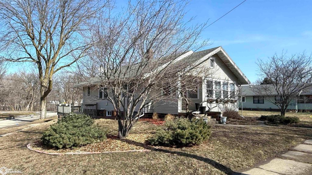 Photo of 726 1st Street SW, Mason City, IA 50401 (MLS # 6335585)