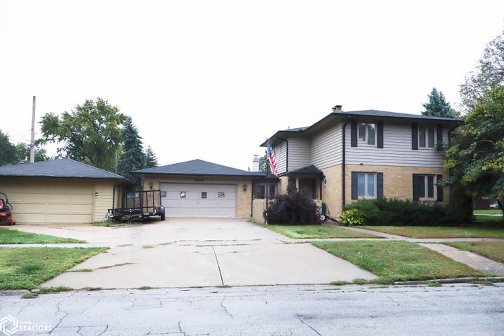 Photo 1 of 25 — 1408 Grove Street, Webster City, IA 50595