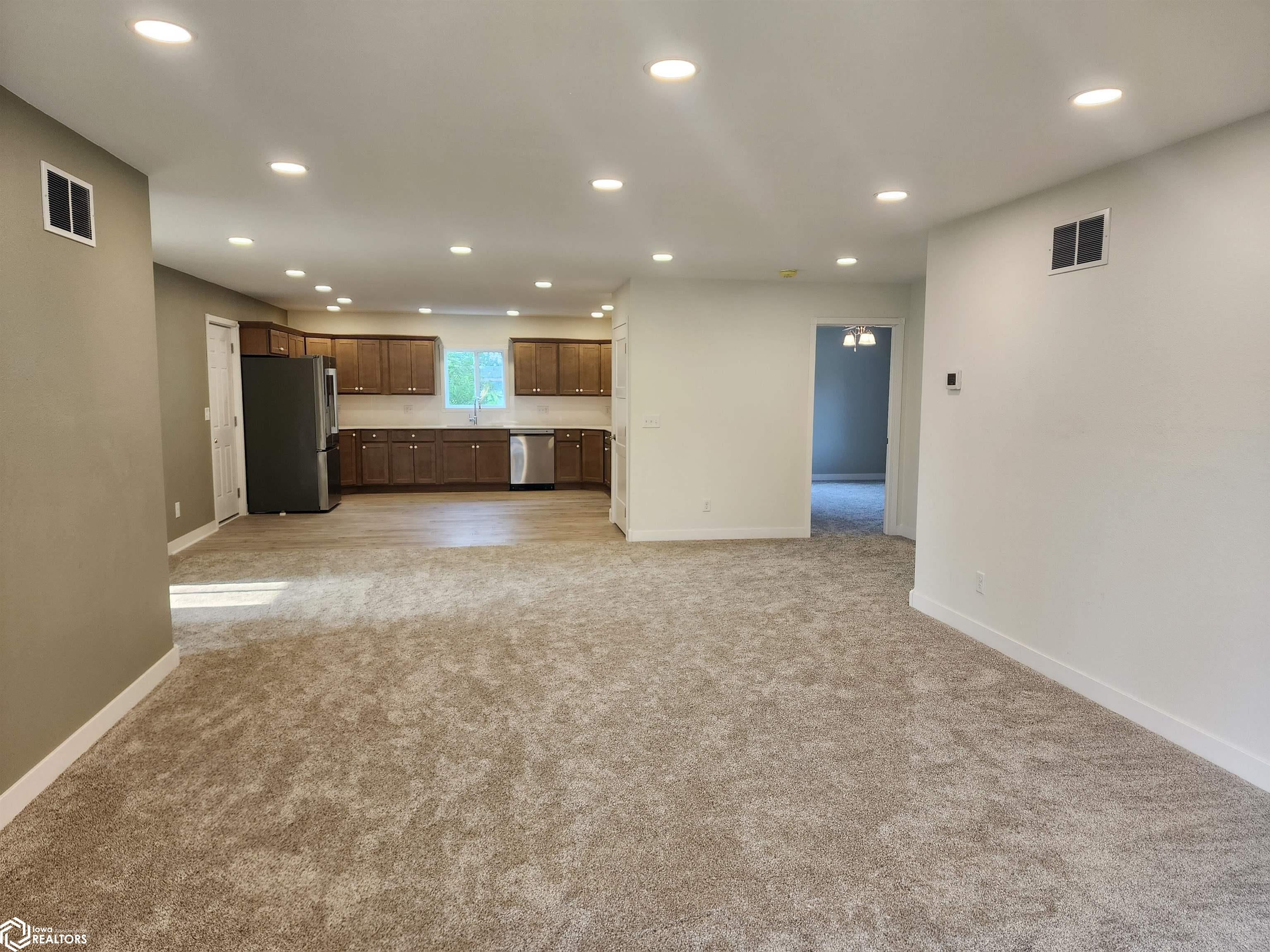 1014 E 3rd Street Place