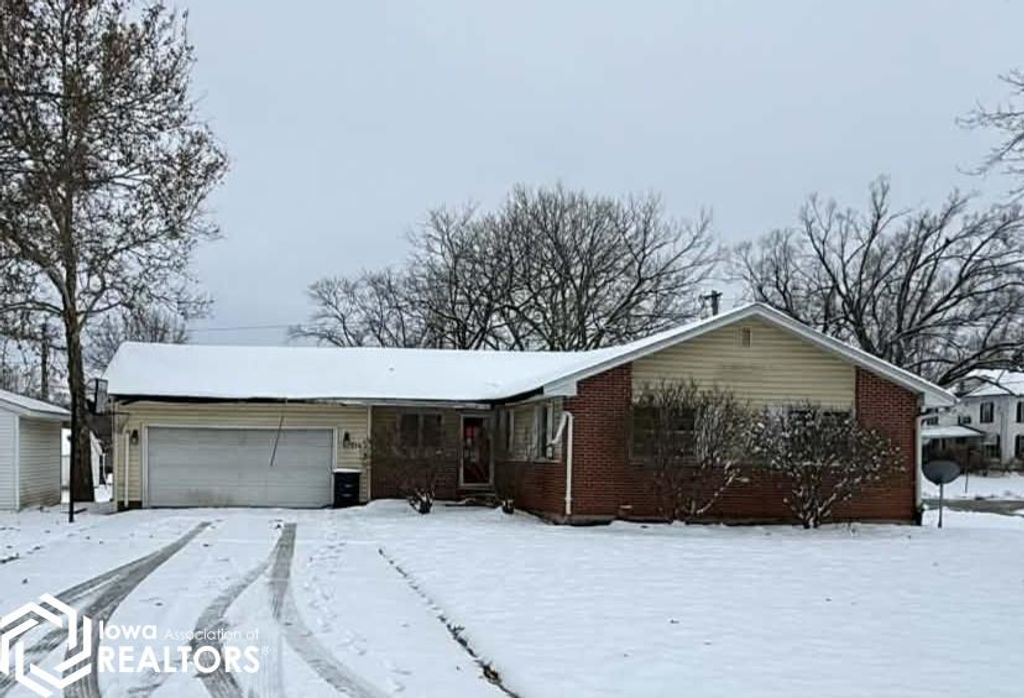 Photo of 514 W Vine Street, Mount Pleasant, IA 52641 (MLS # 6334767)